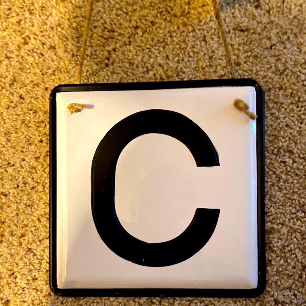 NWT🏷🖤🤍Metal Monogram “C” Hanging Decor